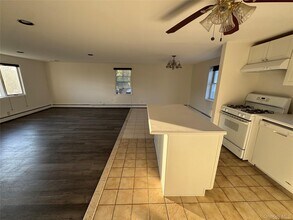 906 Polk Ave in Franklin Square, NY - Building Photo - Building Photo