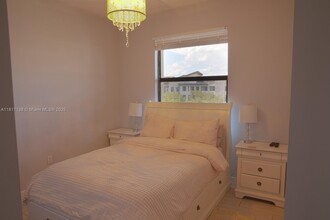 7815 NW 104th Ave in Doral, FL - Building Photo - Building Photo