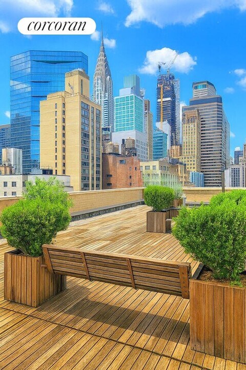 301 E 45th St in New York, NY - Building Photo