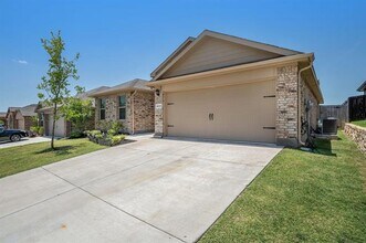 9233 Herringbone Dr in Fort Worth, TX - Building Photo - Building Photo