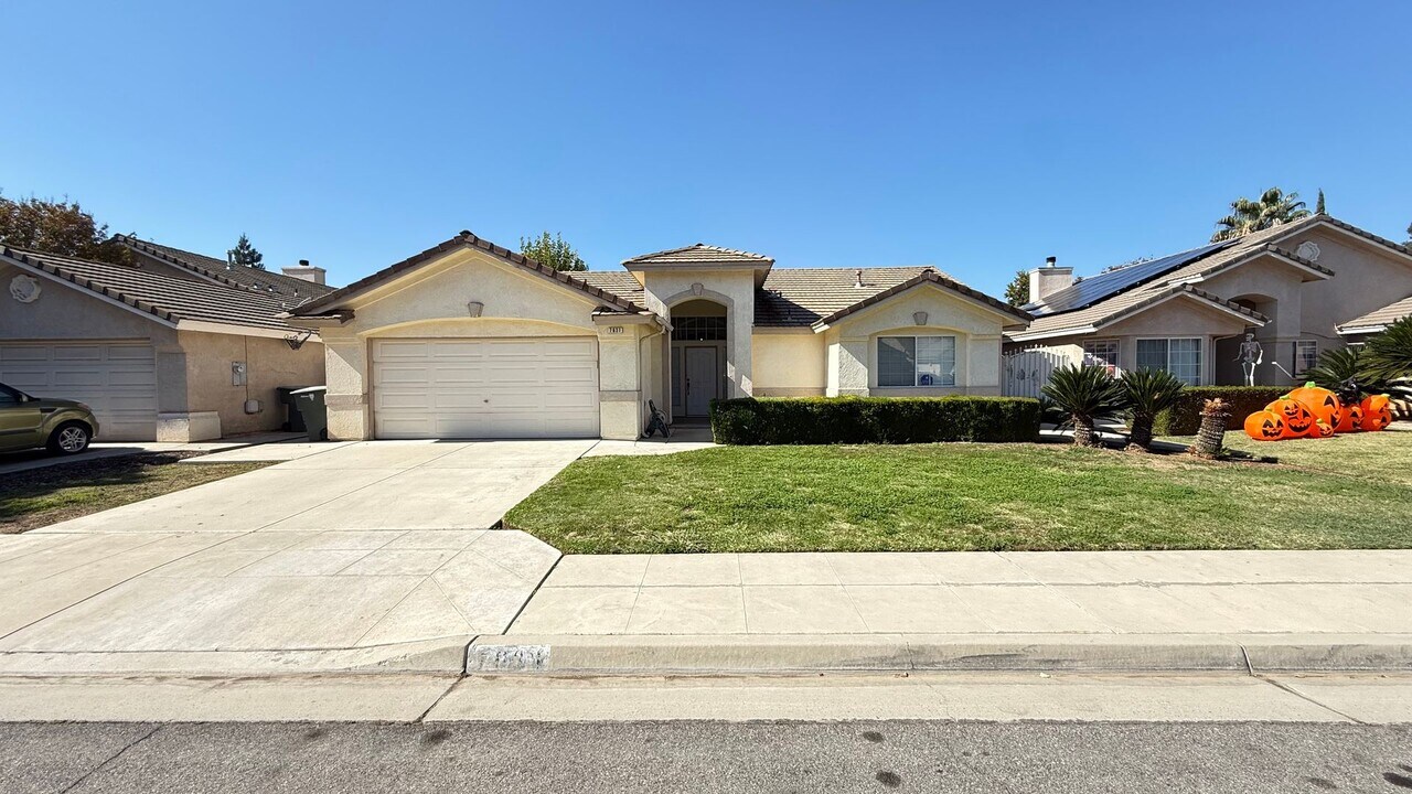 7631 N State St in Fresno, CA - Building Photo
