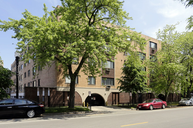 6954 N Sheridan Rd in Chicago, IL - Foto de edificio - Building Photo