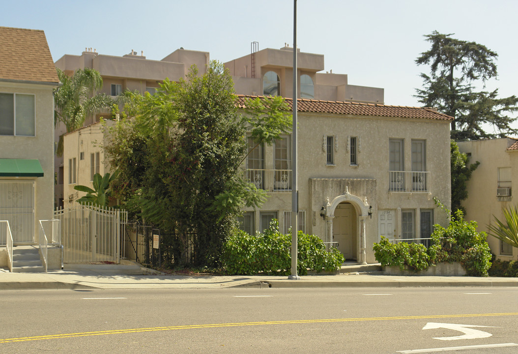 1754 N La Brea Ave in Los Angeles, CA - Foto de edificio