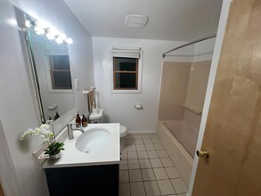 19 Cook Rd, Unit 1 in Nutley, NJ - Building Photo - Building Photo