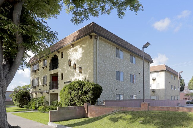 Stephens Apartments in Whittier, CA - Foto de edificio - Building Photo