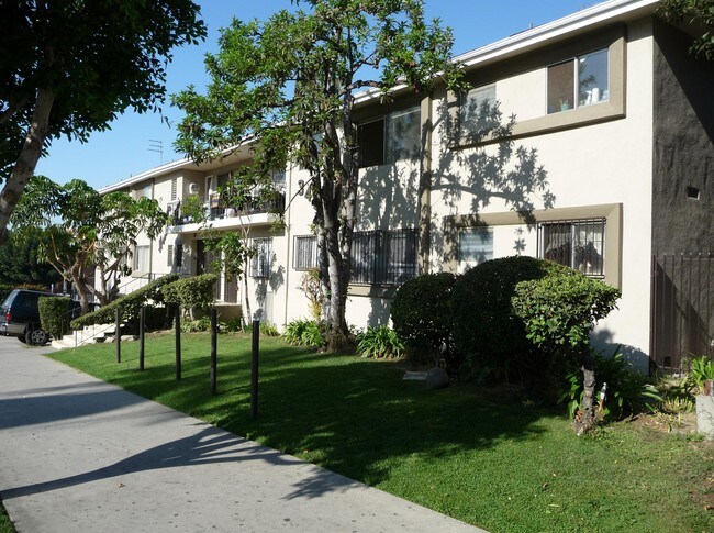 Westlake Apartments in Los Angeles, CA - Building Photo - Building Photo