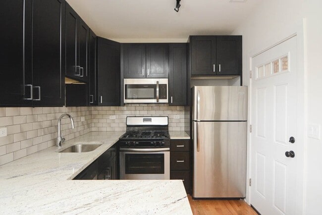 2206 W Eastwood Ave in Chicago, IL - Foto de edificio - Building Photo