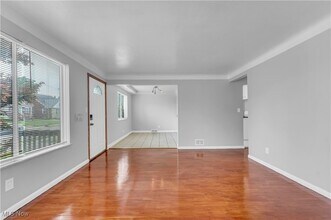 10725 Vernon Ave in Garfield Heights, OH - Building Photo - Building Photo