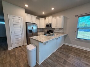 6084 Royal Port Ct in Bellview, FL - Building Photo - Building Photo