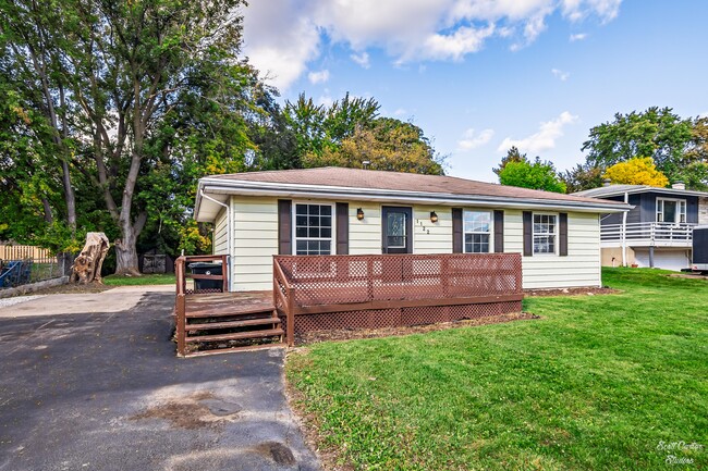 1122 Oakleaf Ave in McHenry, IL - Foto de edificio - Building Photo