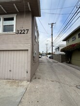 3227 E Broadway in Long Beach, CA - Building Photo - Building Photo