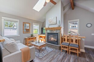 1313 NW Fort Clatsop St, Unit #2 in Bend, OR - Building Photo