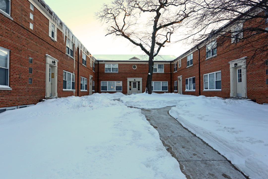 2103-23 W. Berwyn Ave. in Chicago, IL - Building Photo