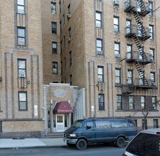 75 W Mosholu N in Bronx, NY - Foto de edificio - Building Photo