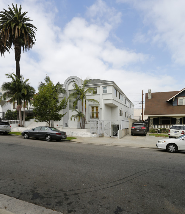 Gramercy House & Gardens in Los Angeles, CA - Building Photo