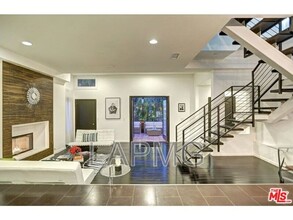 9842 Portola Dr in Beverly Hills, CA - Building Photo - Building Photo