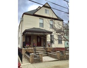 57 Dartmouth St, Unit 2 in Somerville, MA - Building Photo - Building Photo