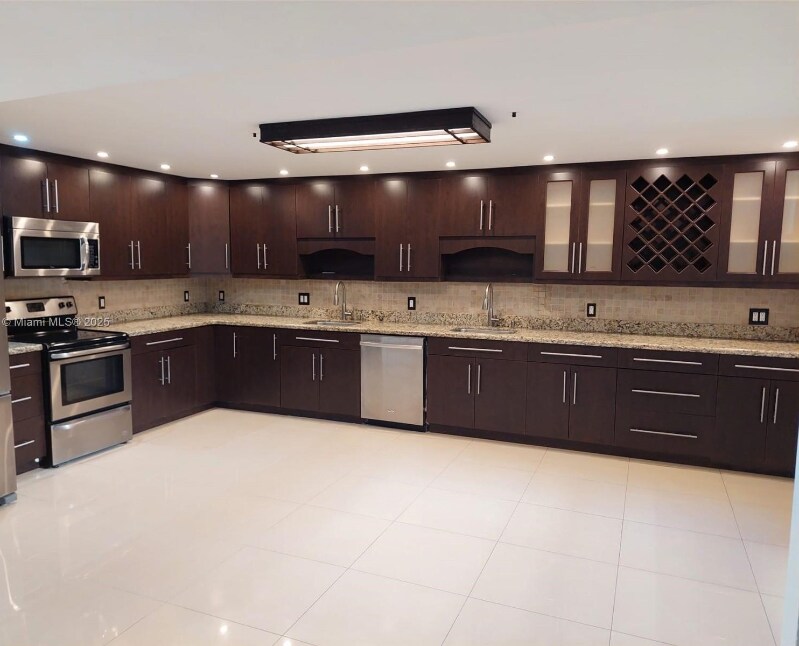 20301 NE 30th Ave in Aventura, FL - Building Photo