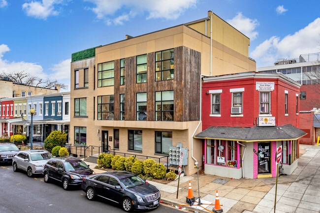 703 Newton Pl NW in Washington, DC - Foto de edificio - Building Photo
