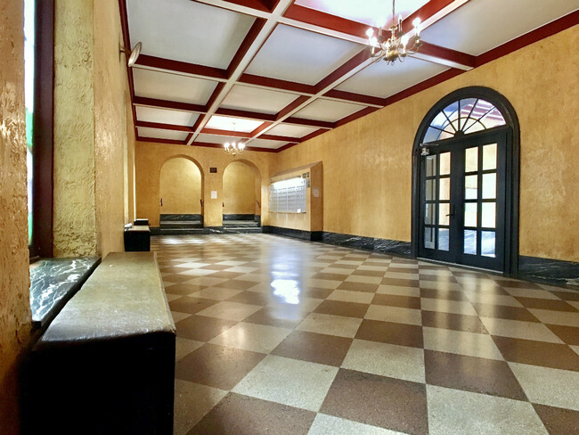 106 Pinehurst Ave in New York, NY - Building Photo - Building Photo
