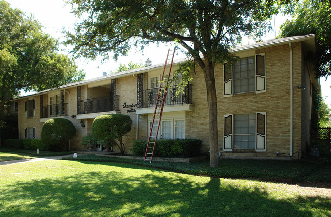 Garden Villas in Dallas, TX - Building Photo - Building Photo