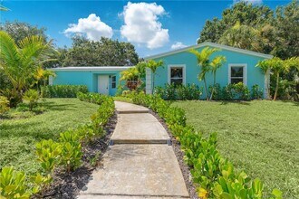 7492 SW 40th Terrace in Palm City, FL - Building Photo - Building Photo