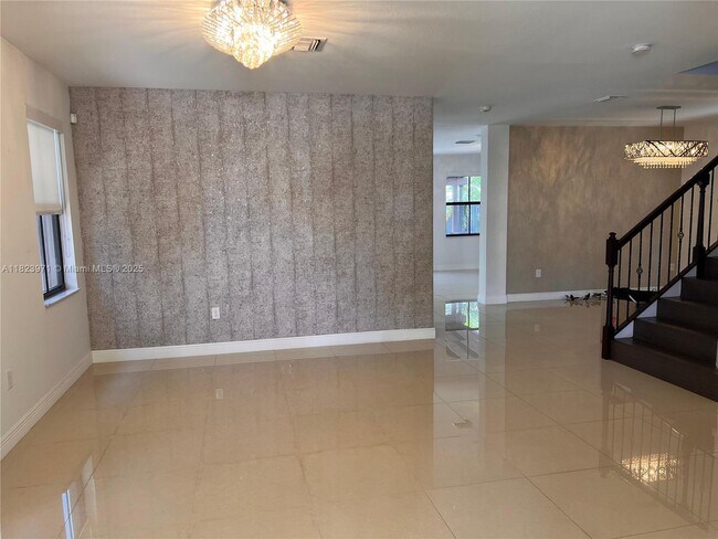8744 NW 99th Path in Doral, FL - Building Photo - Building Photo