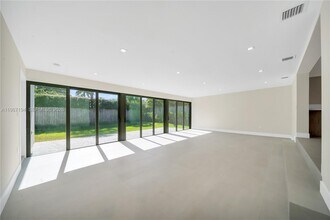 910 W 47th Ct in Miami Beach, FL - Building Photo - Building Photo