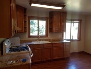 12045 Glenora Way in Sunol, CA - Building Photo - Building Photo
