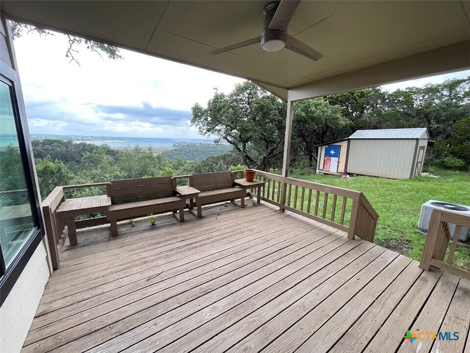573 Osage Dr in Canyon Lake, TX - Building Photo