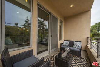 1318 S Roxbury Dr in Los Angeles, CA - Building Photo - Building Photo