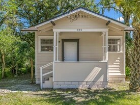 325 E 63rd St in Jacksonville, FL - Building Photo