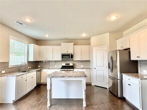 6085 Bay Pt Cv in Flowery Branch, GA - Building Photo - Building Photo