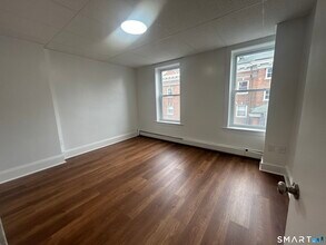 156 Garfield Ave in New London, CT - Building Photo - Building Photo