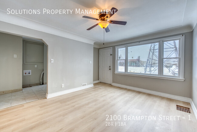 2100 Brampton St in Hamilton, ON - Building Photo - Building Photo