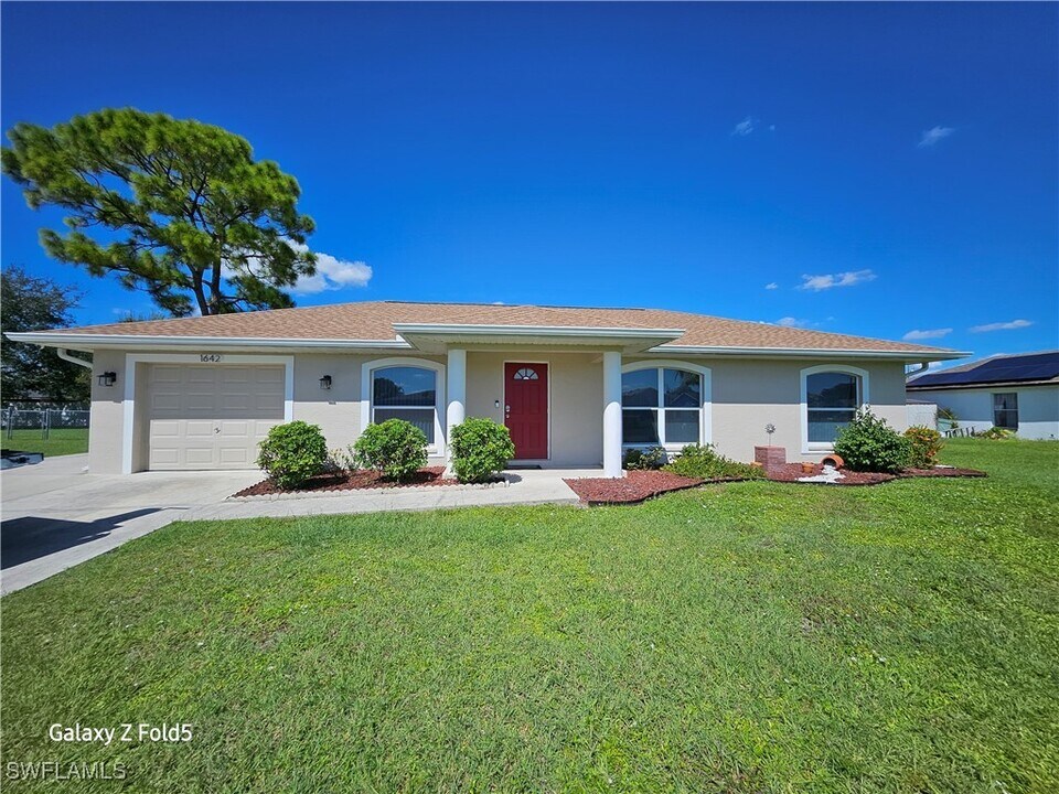 1642 Cheshire Cir N in Lehigh Acres, FL - Building Photo