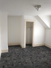 302 Maple St, Unit 3 in Medford, OR - Foto de edificio - Building Photo