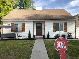 2821 W Clark Ave in Burbank, CA - Building Photo