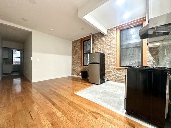 3135 Broadway, Unit AA in New York, NY - Building Photo - Building Photo