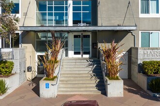 Harbor Walk in Oakland, CA - Foto de edificio - Building Photo