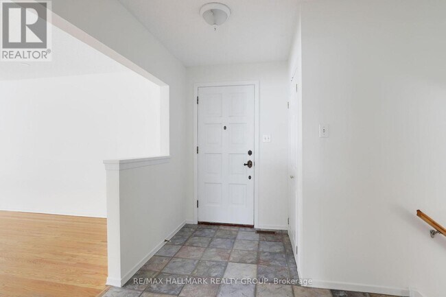 1948 Sharel Dr in Ottawa, ON - Building Photo - Building Photo