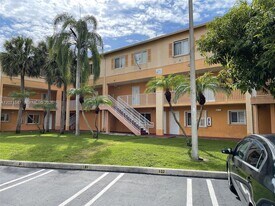 6225 SW Kendale Lakes Cir, Unit 258 in Miami, FL - Building Photo