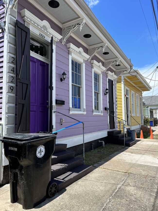 property at 2427 S Robertson St