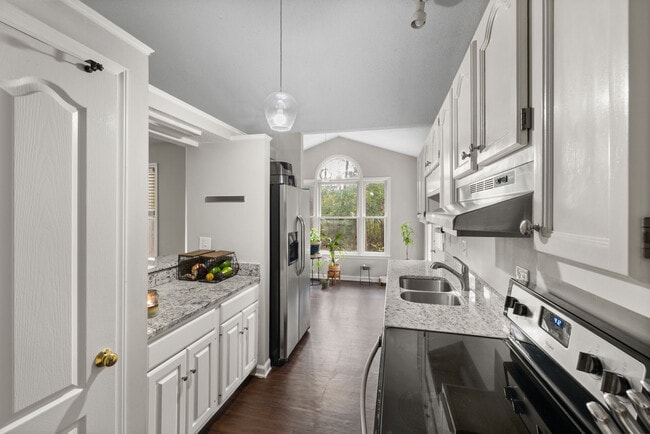 3521 Greywood Dr in Raleigh, NC - Foto de edificio - Building Photo