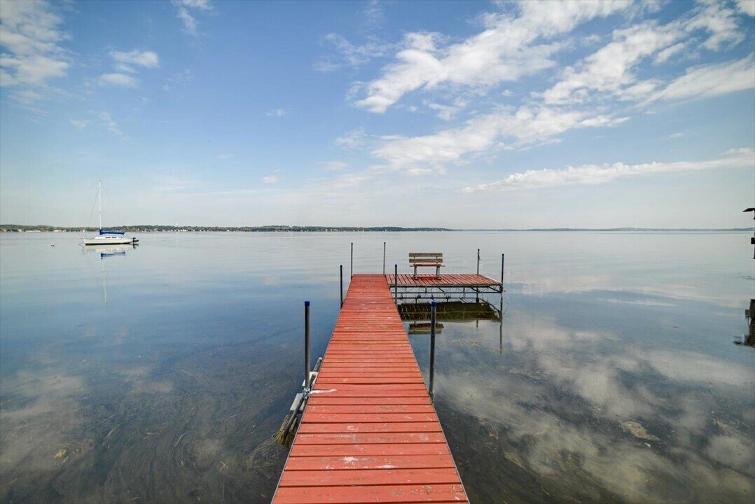 5026 Lake Mendota Dr in Madison, WI - Building Photo