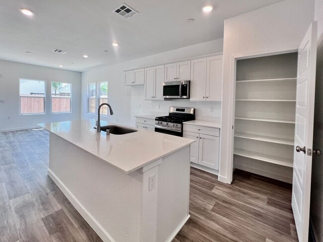 6077 E Robinson Ave in Fresno, CA - Building Photo - Building Photo