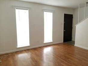 1912 Nolen Ct in Arlington, TX - Foto de edificio - Building Photo