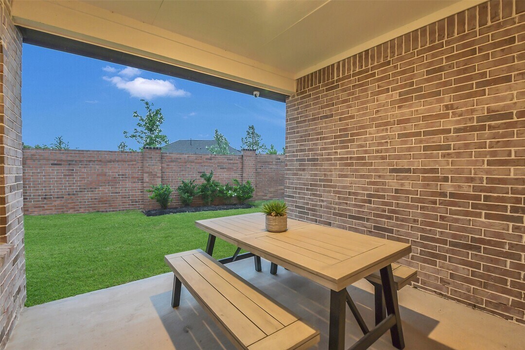21015 Bay Vlg Dr in Cypress, TX - Building Photo