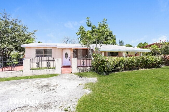 731 NW 175th Dr in Miami, FL - Building Photo - Building Photo