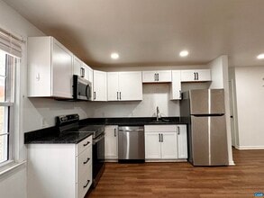 106 Camelot Dr in Charlottesville, VA - Foto de edificio - Building Photo
